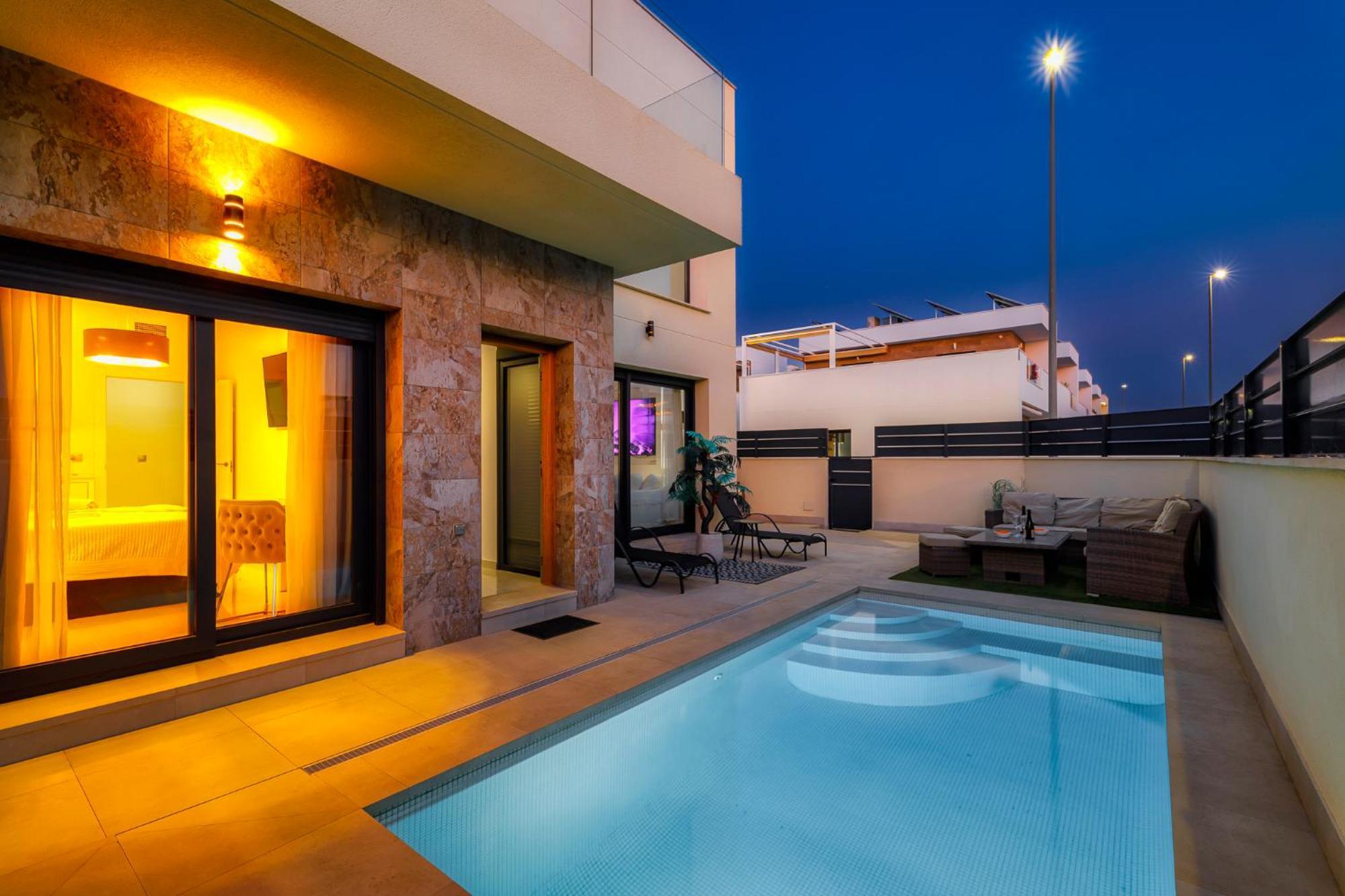 Villa White Diamond - Piscine - Plage 10 Minutes Daya Vieja Luaran gambar