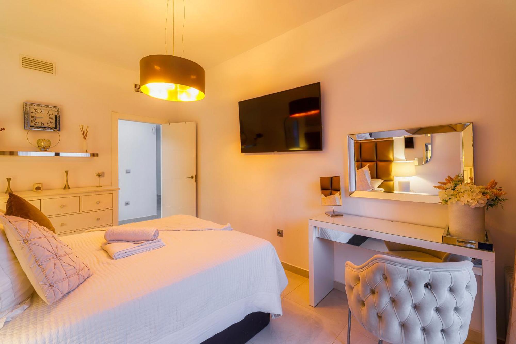 Villa White Diamond - Piscine - Plage 10 Minutes Daya Vieja Luaran gambar