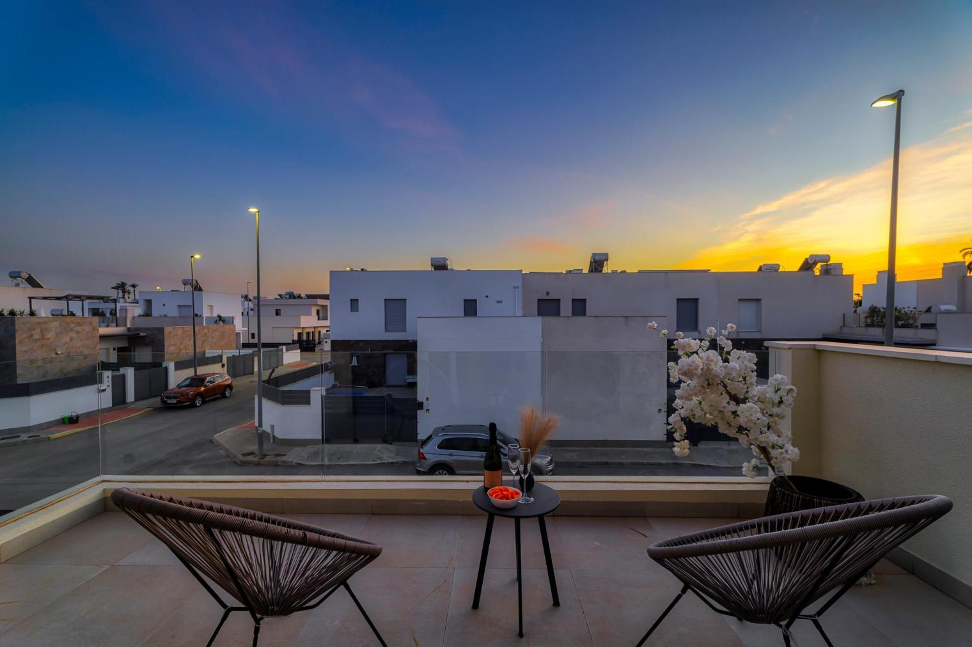 Villa White Diamond - Piscine - Plage 10 Minutes Daya Vieja Luaran gambar
